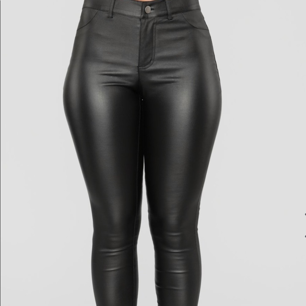 Black skinny pants